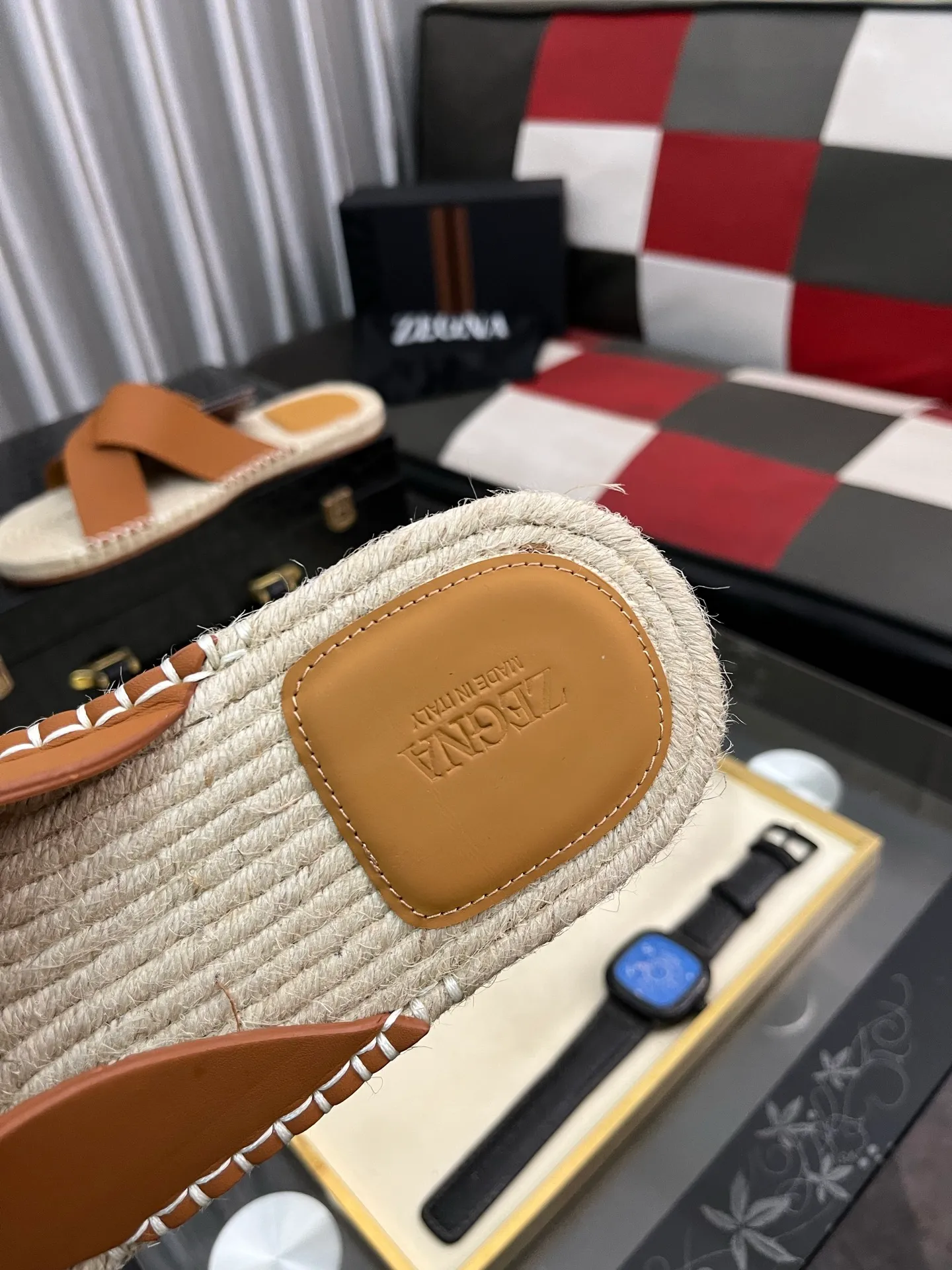 Men's shoes 💰320⌚️⌚️《HERMES》Hermès 💁♂️Men's casual slippers, compare the quality at the counter🧚🏿♂️ The upper layer has a stone pattern with clear texture, showing high-end, high-end, comfortable to wear and versatile. Purely hand-pulled, raw rubber breathable outsole, breathable and comfortable lambskin lining, 100% comfortable density, original rubber outsole wear-resistant code number 38-44. Can be customized 45-46-47